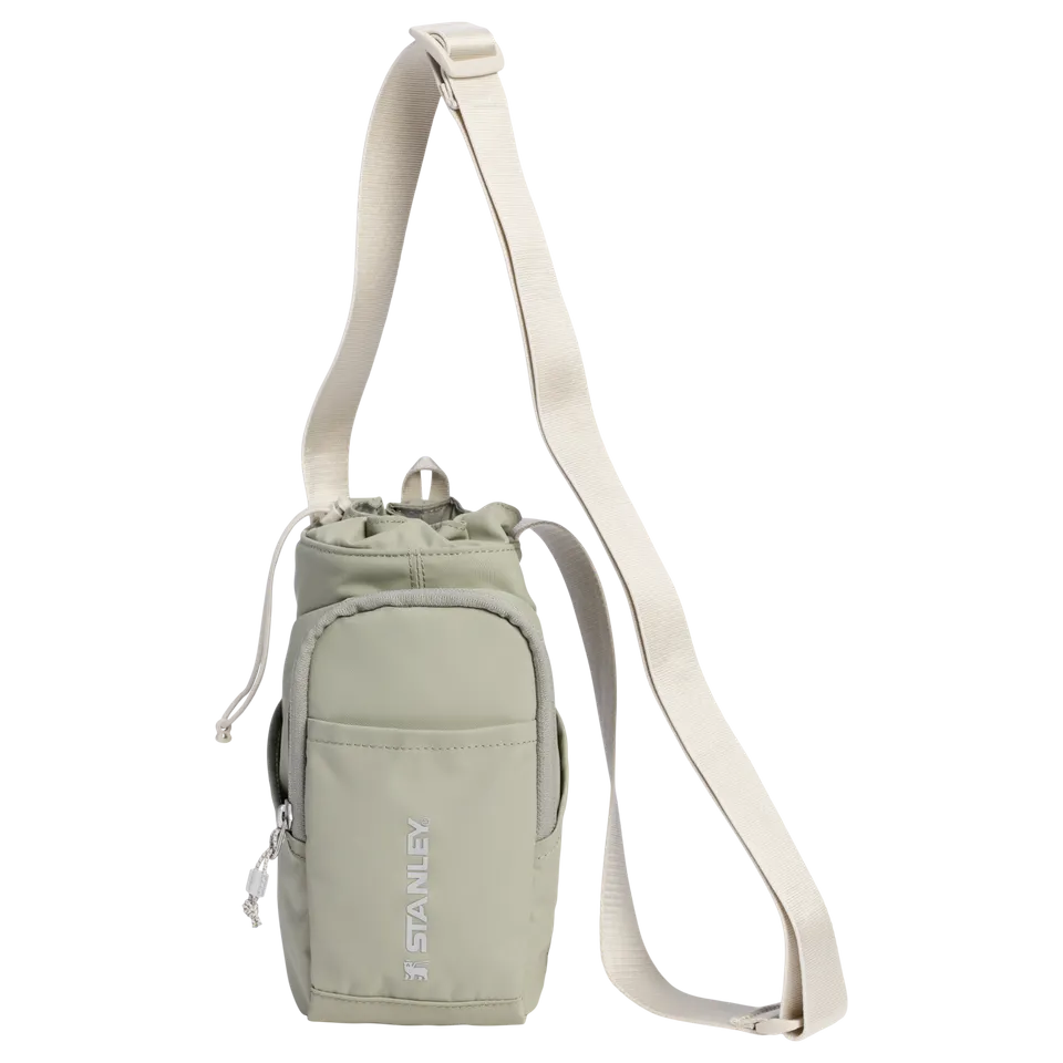 stanley-1913-vitalize-carry-all-3-2-qt-hands-free-gear-bottle-tote image 1