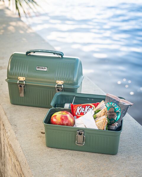 stanley-1913-classic-lunch-box-5-5-qt-insulated-metal-lunch-box-with-bottle-hold image 4